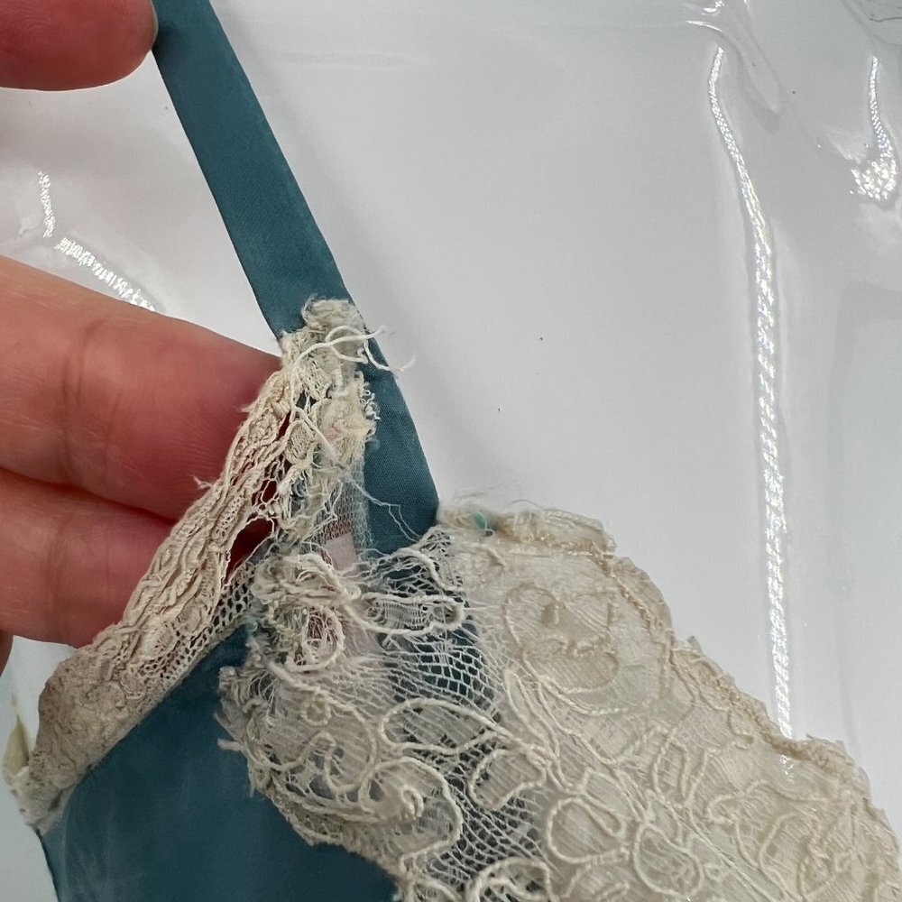 Vintage Saks Fifth Avenue Full Slip‎ Cornflower Blue with Lace Size 36 - Picture 7 of 11